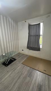 1 bedroom in a house share to rent, Gordon Road, Ilford IG1