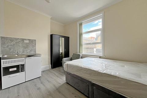 undefined, Bell Road, Hounslow TW3