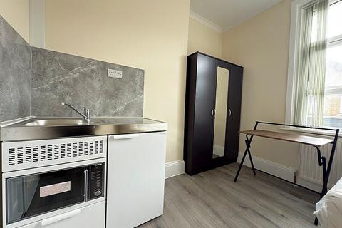 undefined, Bell Road, Hounslow TW3