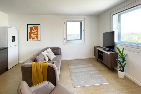 3 bedroom flat to rent, St. Katharines Way, London, E1W