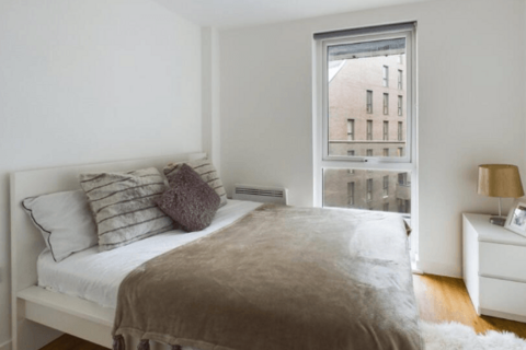3 bedroom flat to rent, St. Katharines Way, London, E1W