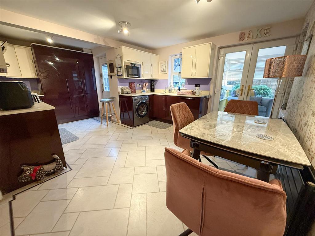 Kitchen dining room
