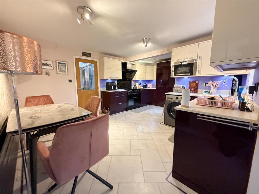 Kitchen dining room
