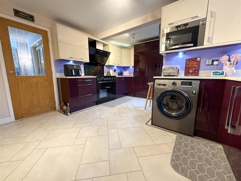 Kitchen dining room