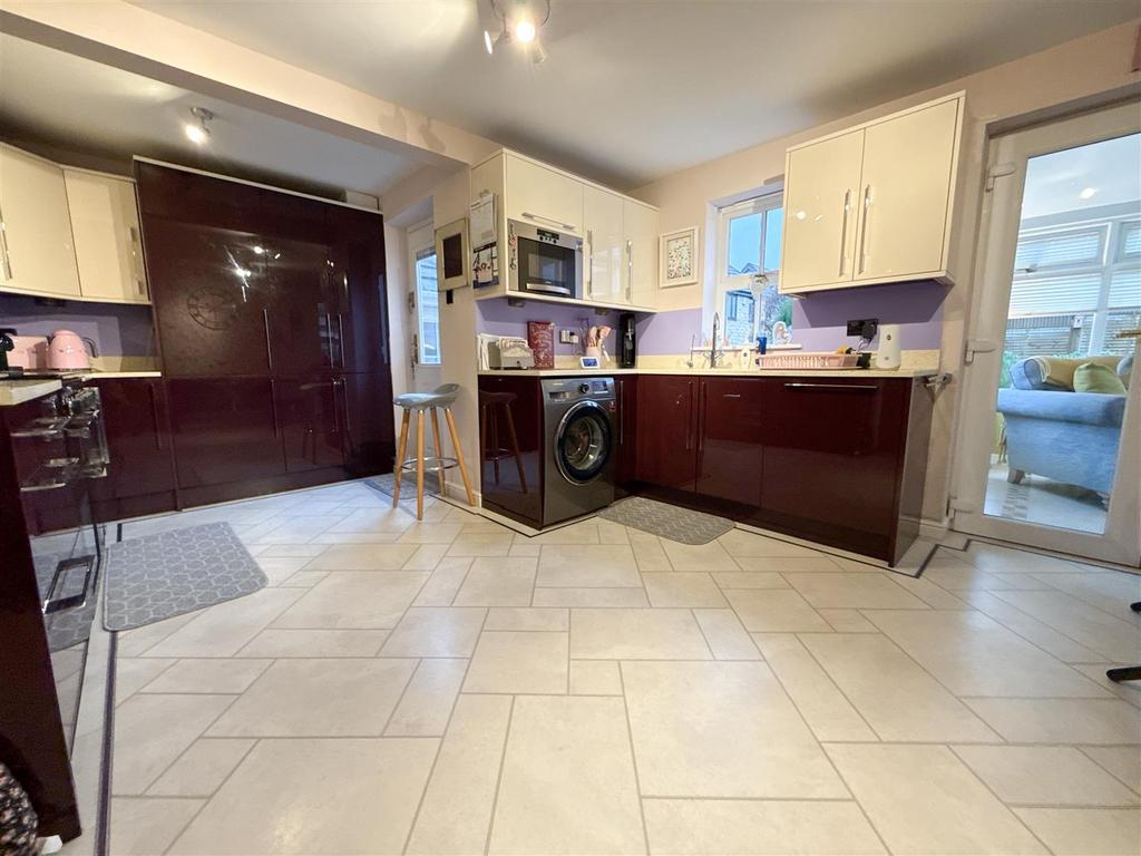 Kitchen dining room