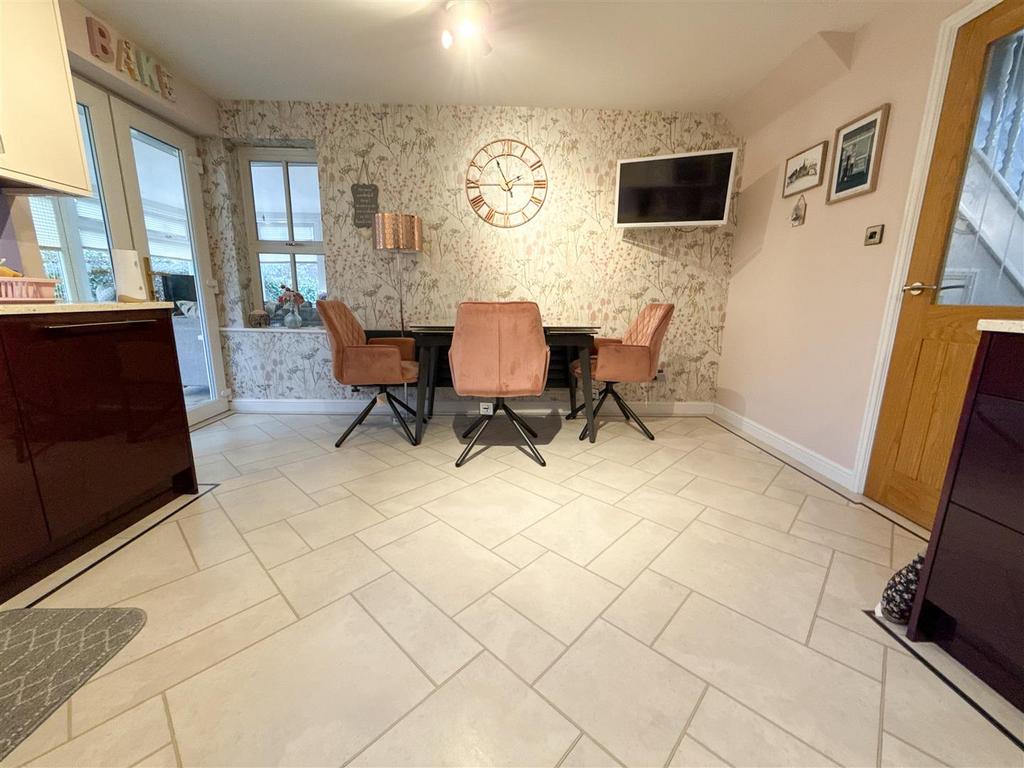 Kitchen dining room