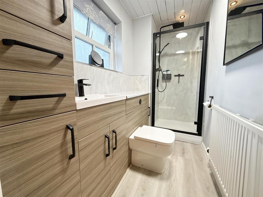 Ensuite shower room