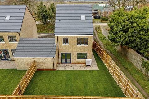 4 bedroom detached house to rent, Lime Walk, Long Sutton