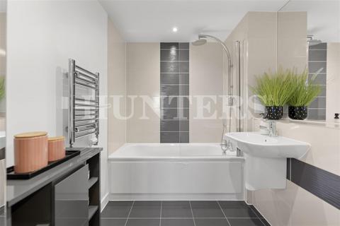 2 bedroom apartment for sale, Lapwing Heights, Waterside Way, N17