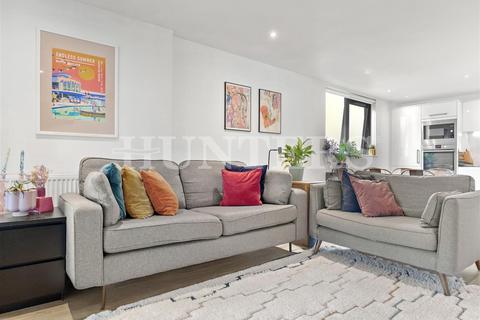 2 bedroom apartment for sale, Lapwing Heights, Waterside Way, N17