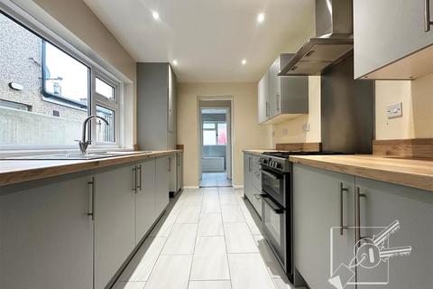 2 bedroom terraced house to rent, Alfred Road, Gravesend