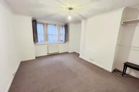 2 bedroom flat to rent, Christ Church Road, Folkestone