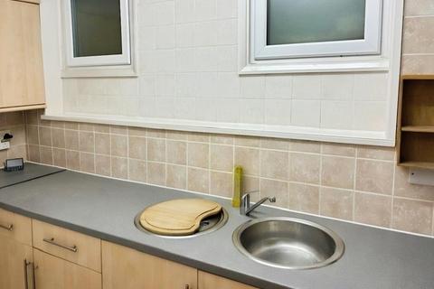 2 bedroom flat to rent, Christ Church Road, Folkestone