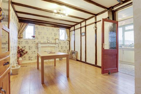 3 bedroom detached house for sale, Watnall Road, Hucknall NG15