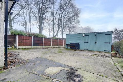 3 bedroom detached house for sale, Watnall Road, Hucknall NG15
