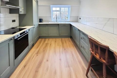 2 bedroom flat to rent, The Grand, The Leas, Folkestone