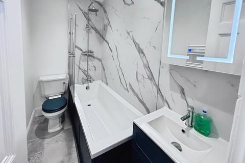 2 bedroom flat to rent, The Grand, The Leas, Folkestone