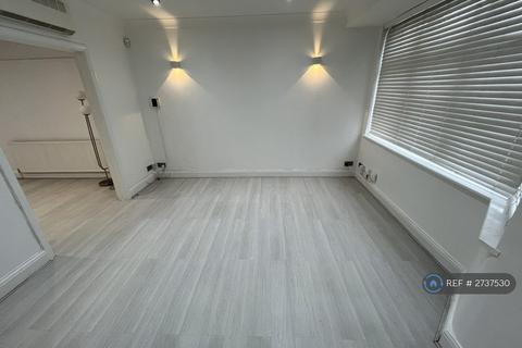 3 bedroom terraced house to rent, Waverley Road, Rainham, RM13