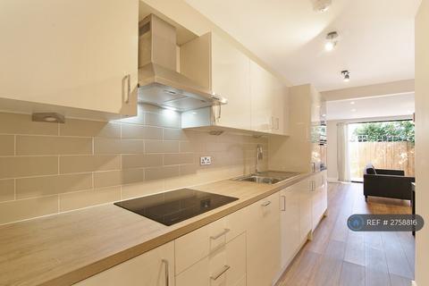 2 bedroom flat to rent, Rodwell Road, London, SE22