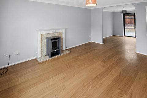 3 bedroom detached house to rent, River Glade, Gwaelod-y-garth