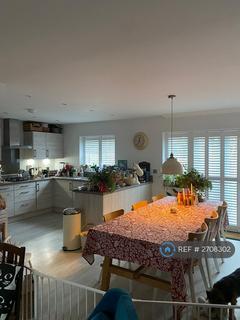 3 bedroom semi-detached house to rent, Oakwood Way, Wadhurst, TN5