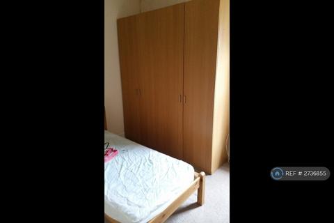 3 bedroom maisonette to rent, Eastcote Road, Harrow, HA2