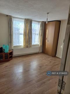 3 bedroom maisonette to rent, Eastcote Road, Harrow, HA2