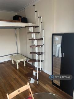 Studio to rent, Claremont Road, London, NW2