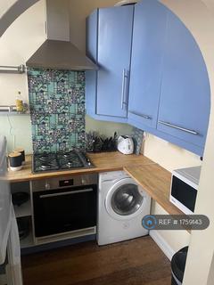 Studio to rent, Claremont Road, London, NW2