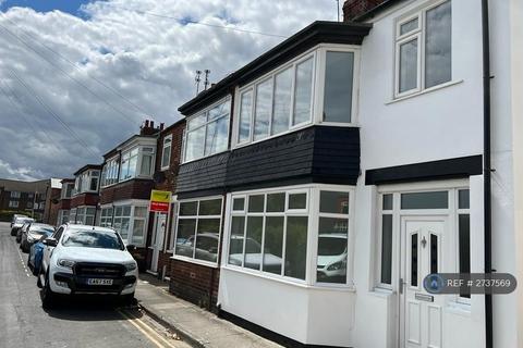3 bedroom end of terrace house to rent, Elliott Street, Redcar, TS10