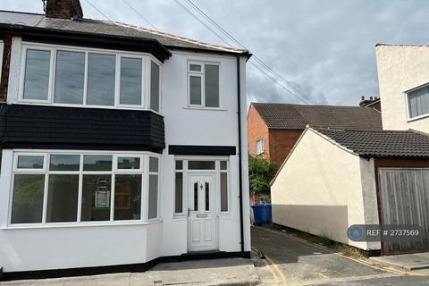 3 bedroom end of terrace house to rent, Elliott Street, Redcar, TS10