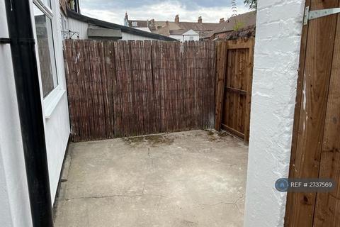 3 bedroom end of terrace house to rent, Elliott Street, Redcar, TS10
