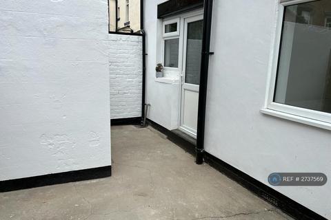 3 bedroom end of terrace house to rent, Elliott Street, Redcar, TS10