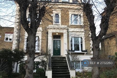 Studio to rent, Mount Ephraim Road, London, SW16