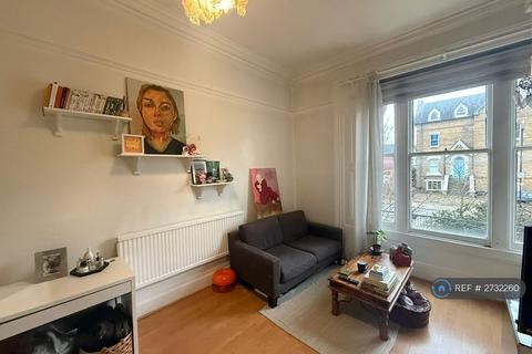 Studio to rent, Mount Ephraim Road, London, SW16