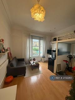 Studio to rent, Mount Ephraim Road, London, SW16