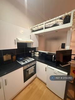 Studio to rent, Mount Ephraim Road, London, SW16