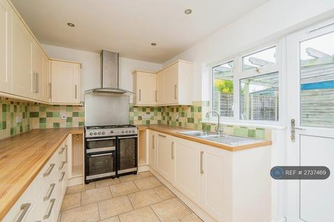 4 bedroom semi-detached house to rent, Shakespeare Road, Addlestone, KT15