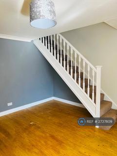 3 bedroom semi-detached house to rent, Bridge Court, Leeds, LS27