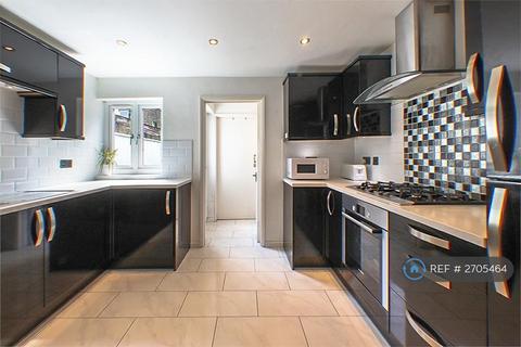 3 bedroom terraced house to rent, Aldworth Road, London, E15