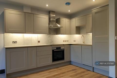 2 bedroom flat to rent, Doyle Court, Haslemere, GU27
