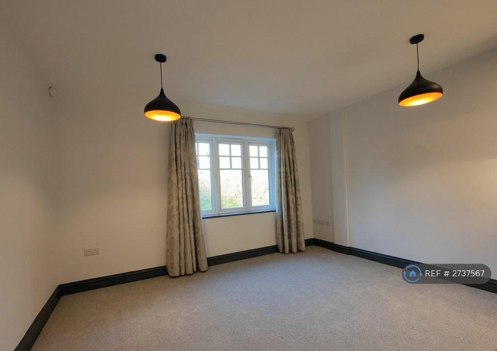 Smart Lounge With New Carpet &amp; Lighting