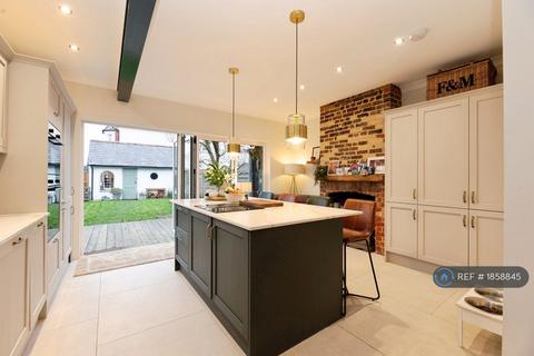 4 bedroom detached house to rent, Holstein Avenue, Weybridge, KT13