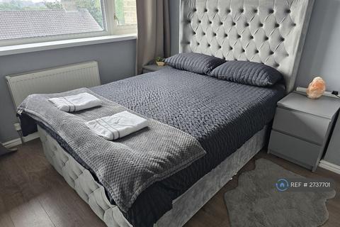 3 bedroom maisonette to rent, Dobson Close, London, NW6