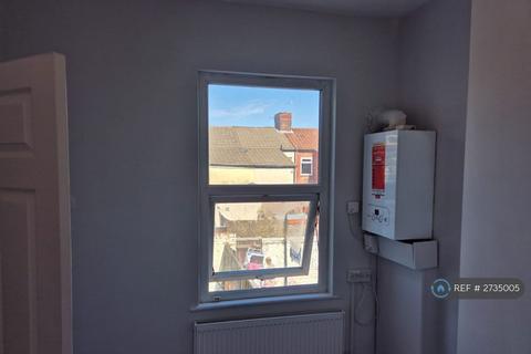 3 bedroom terraced house to rent, Oak Leigh, Liverpool, L13