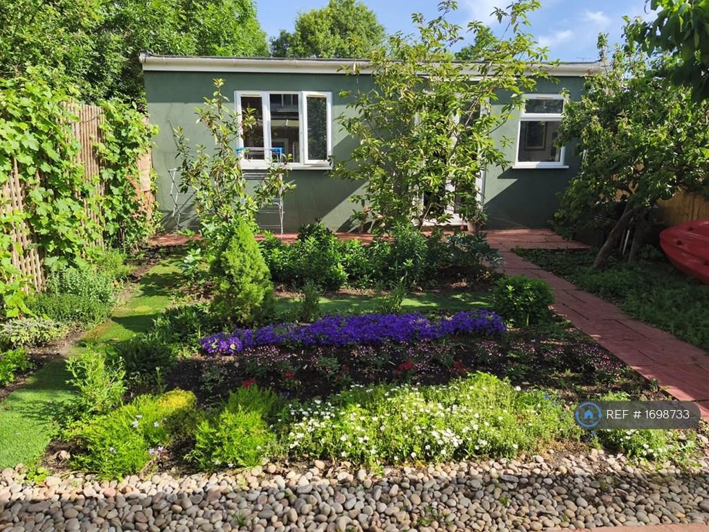 Bungalow Front