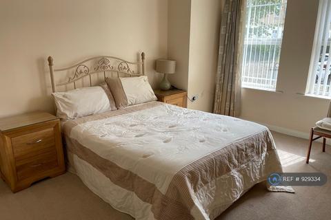 1 bedroom in a house share to rent, Earl Of Chester Drive, Camberley, GU16