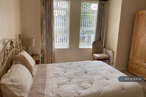 1 bedroom in a house share to rent, Earl Of Chester Drive, Camberley, GU16