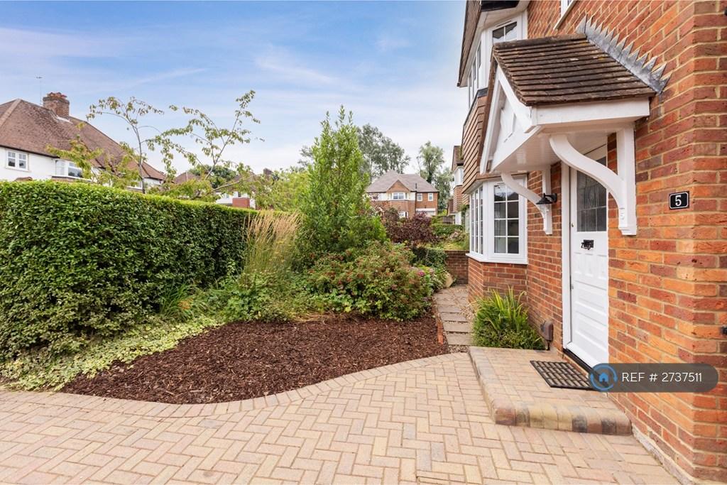 Front Private Garden