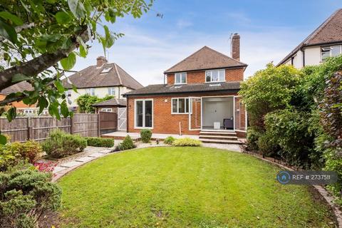 5 bedroom detached house to rent, Cherry Tree Avenue, Guildford, GU2